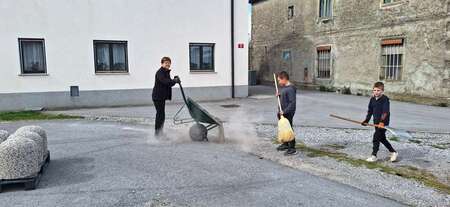 Čistilna akcija na Baču  (2)